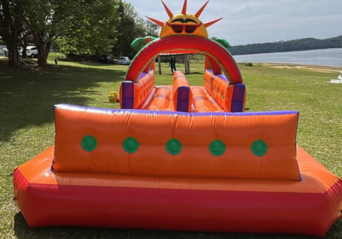 aluguel escorregador radical inflável